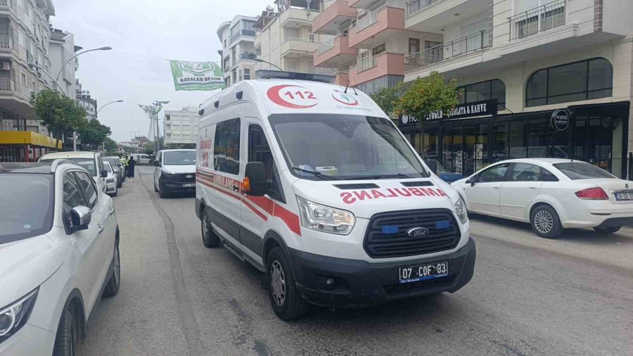 Motorlu Bisiklet Otomobile Çarptı