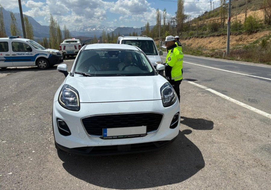 Niğde’de Öğrenciler Ve Sürücülere Trafik Eğitimi Verildi