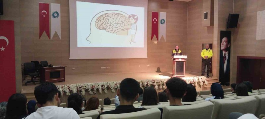 Niğde’de Motosiklet Kullanıcılarına Güvenli Sürüş Eğitimi Verildi