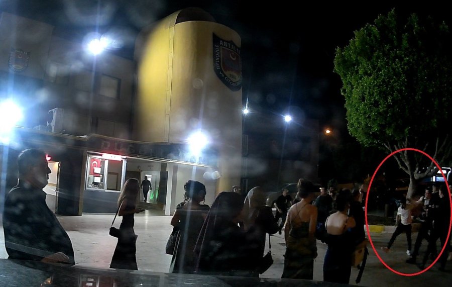 Kına Gecesi Bitiminde Egzoz Sesi Çıkaran Gelin Arabasını Uyardı, Damadın Saldırısına Uğradı