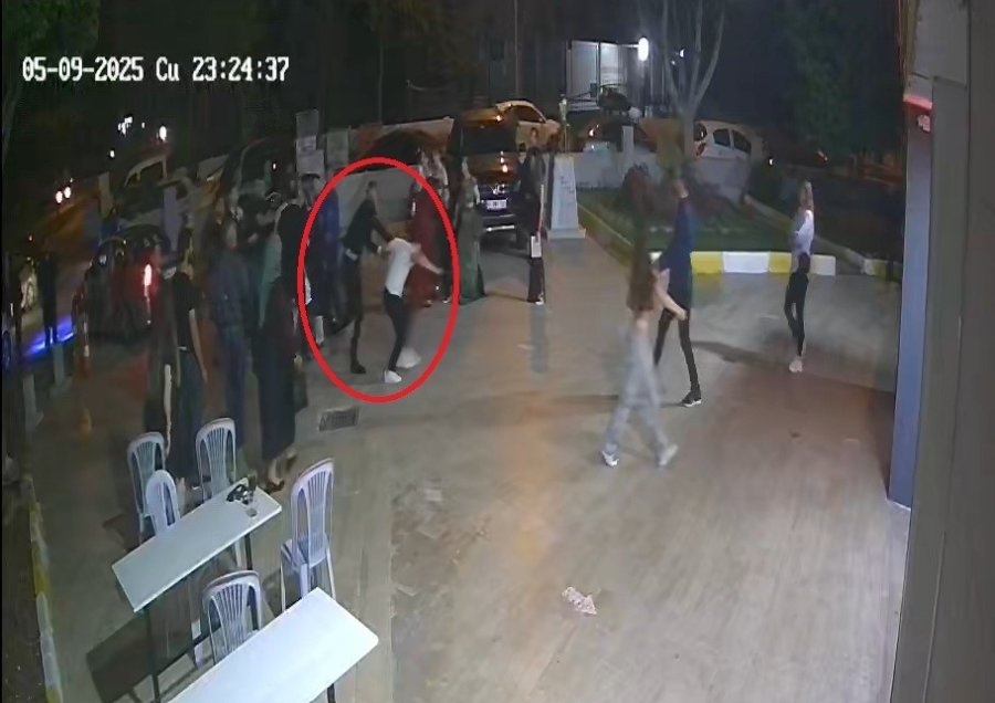 Kına Gecesi Bitiminde Egzoz Sesi Çıkaran Gelin Arabasını Uyardı, Damadın Saldırısına Uğradı