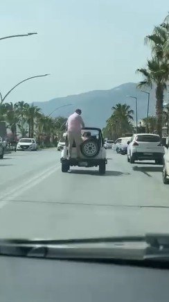 Alanya’da Üstü Açık Araçla Trafiği Tehlikeye Attılar