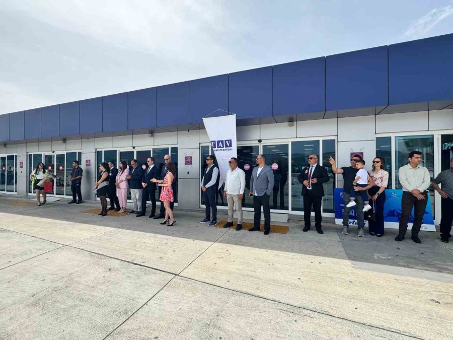 Danimarka’dan Havalanan Uçak; Gazipaşa’da Su Takı Seremonisiyle Karşılandı