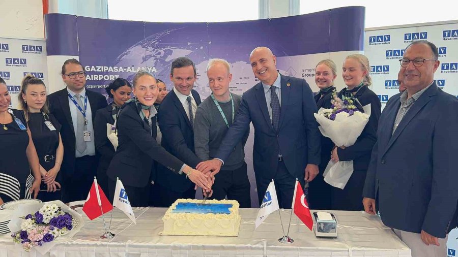 Danimarka’dan Havalanan Uçak; Gazipaşa’da Su Takı Seremonisiyle Karşılandı