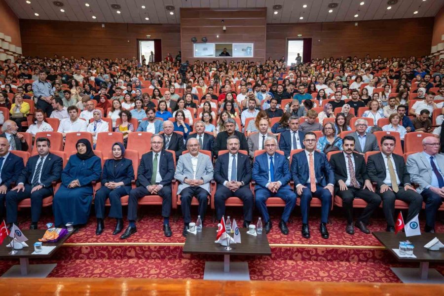 Eskişehir’de İlber Ortaylı’nın Katılımıyla "türk Kültürü Ve Yunus Emre" Söyleşisi Düzenlendi