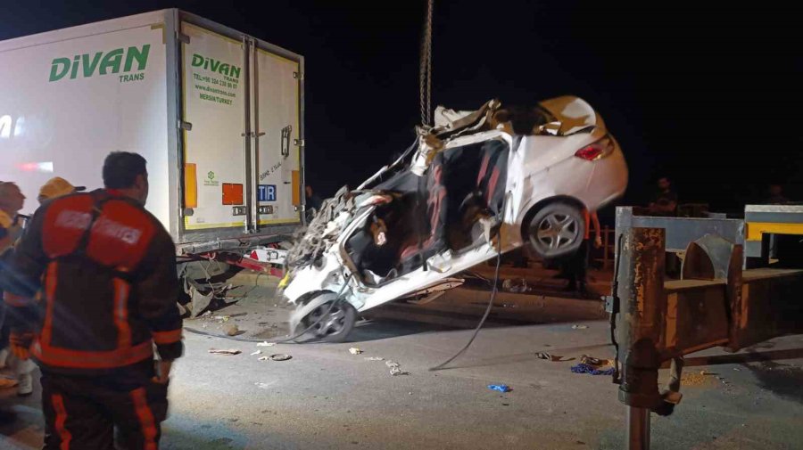 Trafik Kazasında Ölen Genç, Davul Zurna Eşliğinde Toprağa Verildi