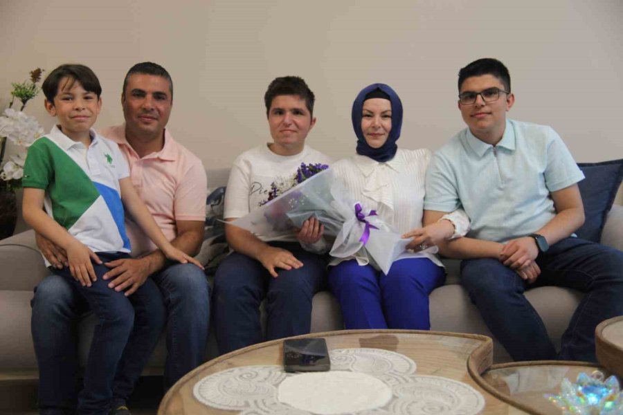 Çocuklarına En İyi Şekilde Bakıyor, Başarılı Bir Avukat Olmak İstiyor