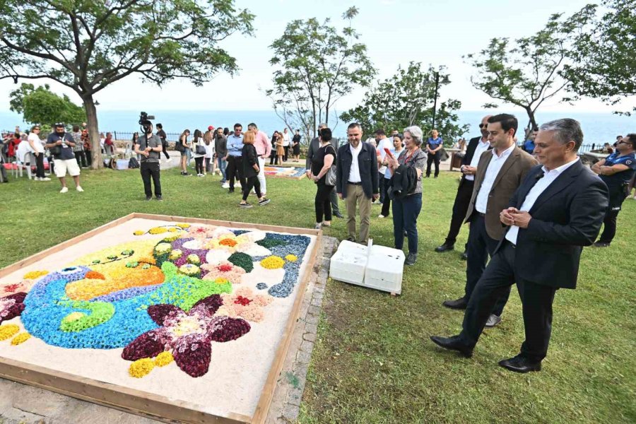 Antalya Çiçeklerle Açık Hava Galerisine Döndü