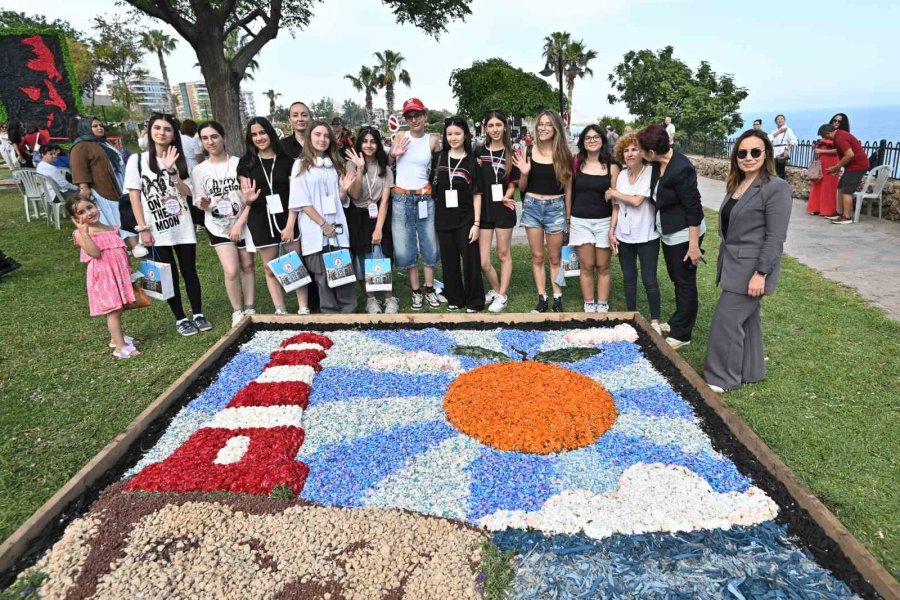 Antalya Çiçeklerle Açık Hava Galerisine Döndü