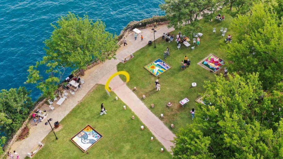 Antalya Çiçeklerle Açık Hava Galerisine Döndü