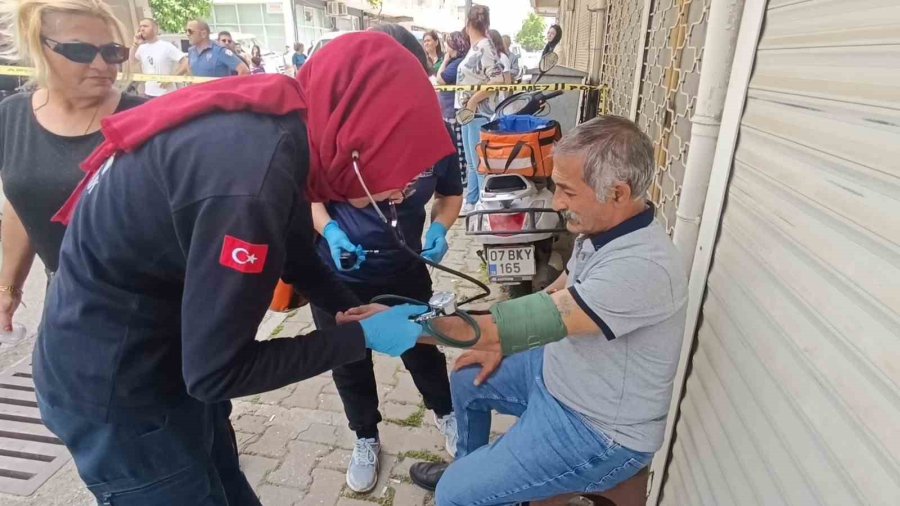 Antalya’da 4 Katlı Binada Yangın Paniği: Mahsur Kalanları İtfaiye Kurtardı