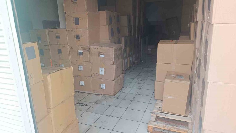 Antalya’da 4 Katlı Binada Yangın Paniği: Mahsur Kalanları İtfaiye Kurtardı