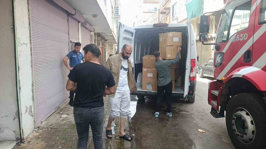 Antalya’da 4 Katlı Binada Yangın Paniği: Mahsur Kalanları İtfaiye Kurtardı