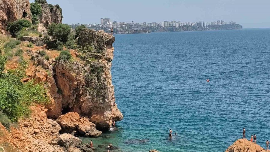 30 Metrelik Falezlerden Ölümüne Atlayış