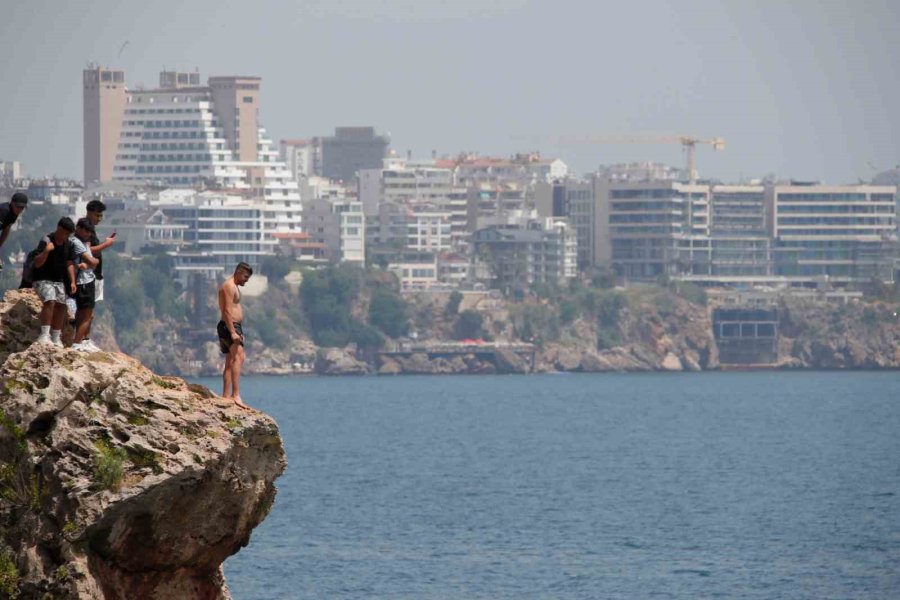 30 Metrelik Falezlerden Ölümüne Atlayış