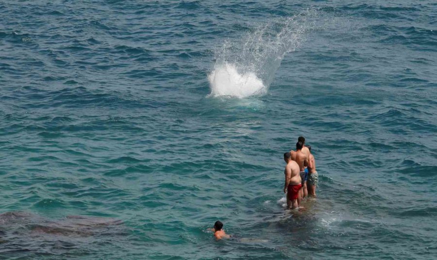 30 Metrelik Falezlerden Ölümüne Atlayış