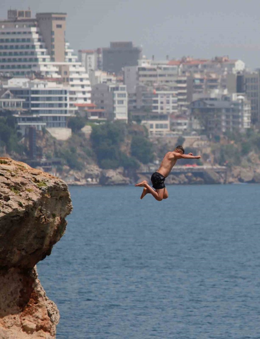 30 Metrelik Falezlerden Ölümüne Atlayış