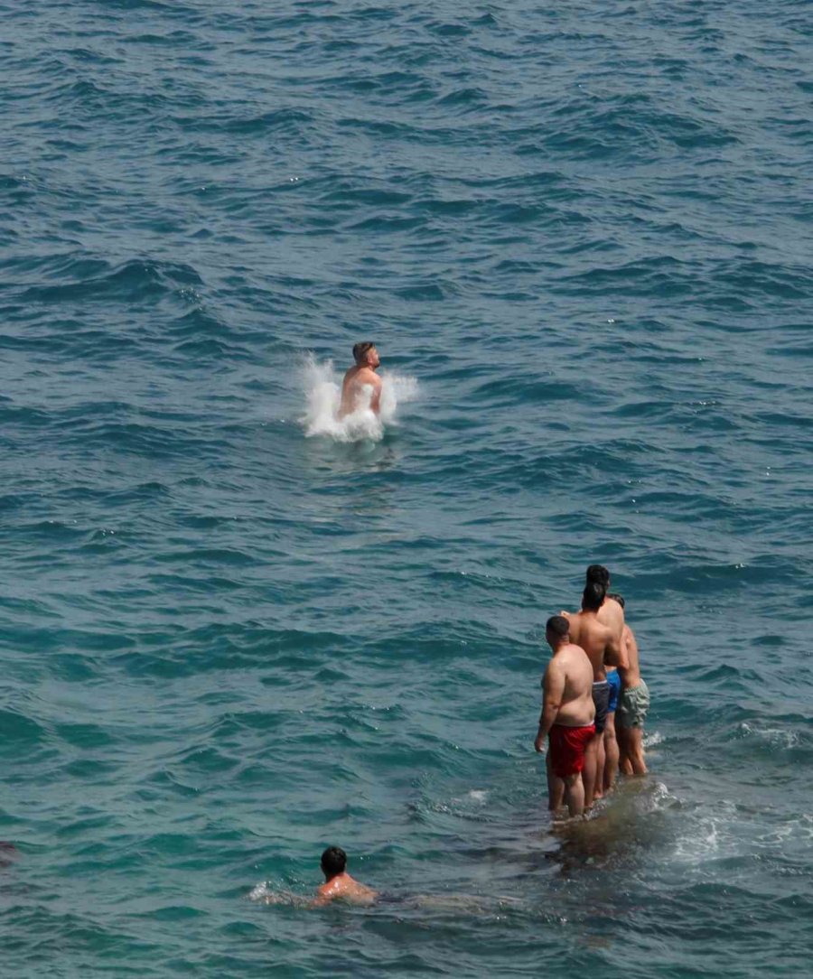 30 Metrelik Falezlerden Ölümüne Atlayış