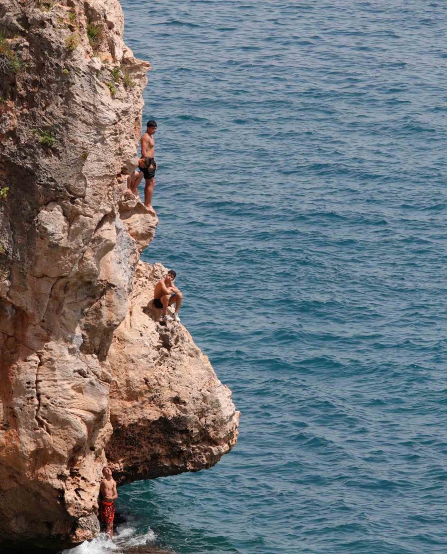 30 Metrelik Falezlerden Ölümüne Atlayış