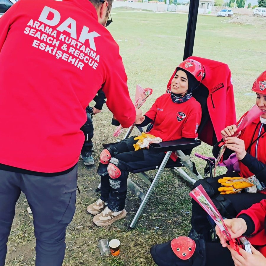 Dorlion Arama Kurtarma Ekibi, Anneler Günü’nde Fedakâr Üyelerini Unutmadı