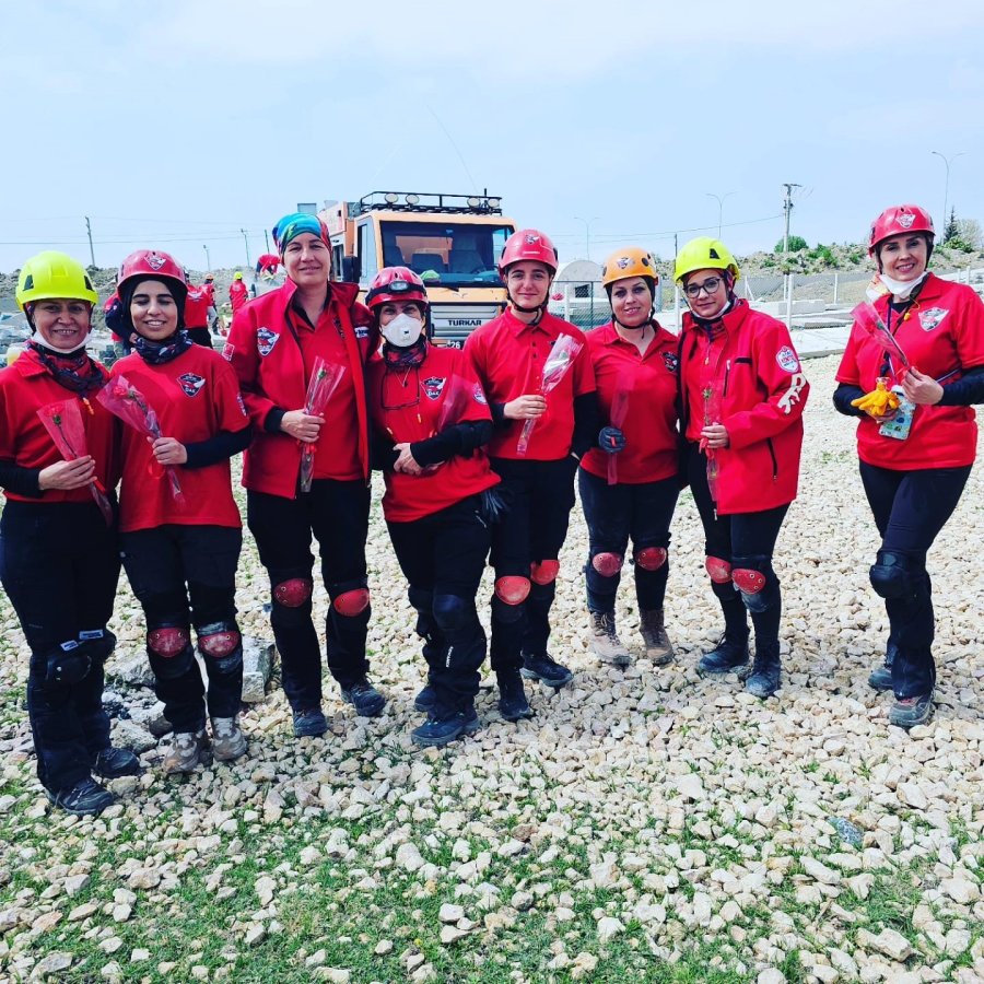 Dorlion Arama Kurtarma Ekibi, Anneler Günü’nde Fedakâr Üyelerini Unutmadı
