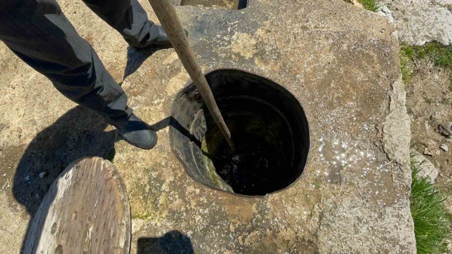 Köylü 100 Yıldır Su İhtiyacını Bu Kuyudan Karşılıyor