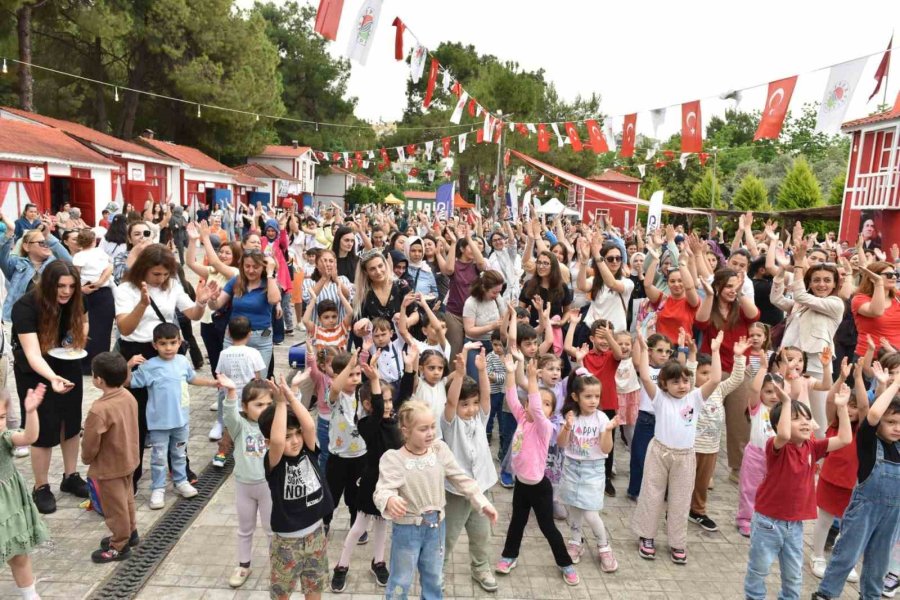 Kepez’de Anneler Yarıştı, Çocuklar İzledi