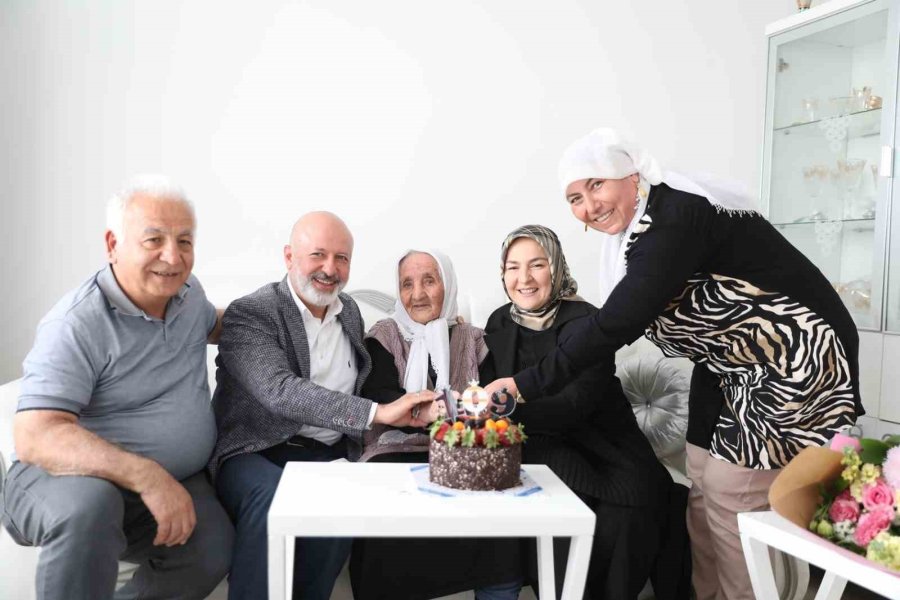Başkan Çolakbayrakdar’dan 109 Yaşındaki Şemşi Nine’ye Anneler Günü Sürprizi