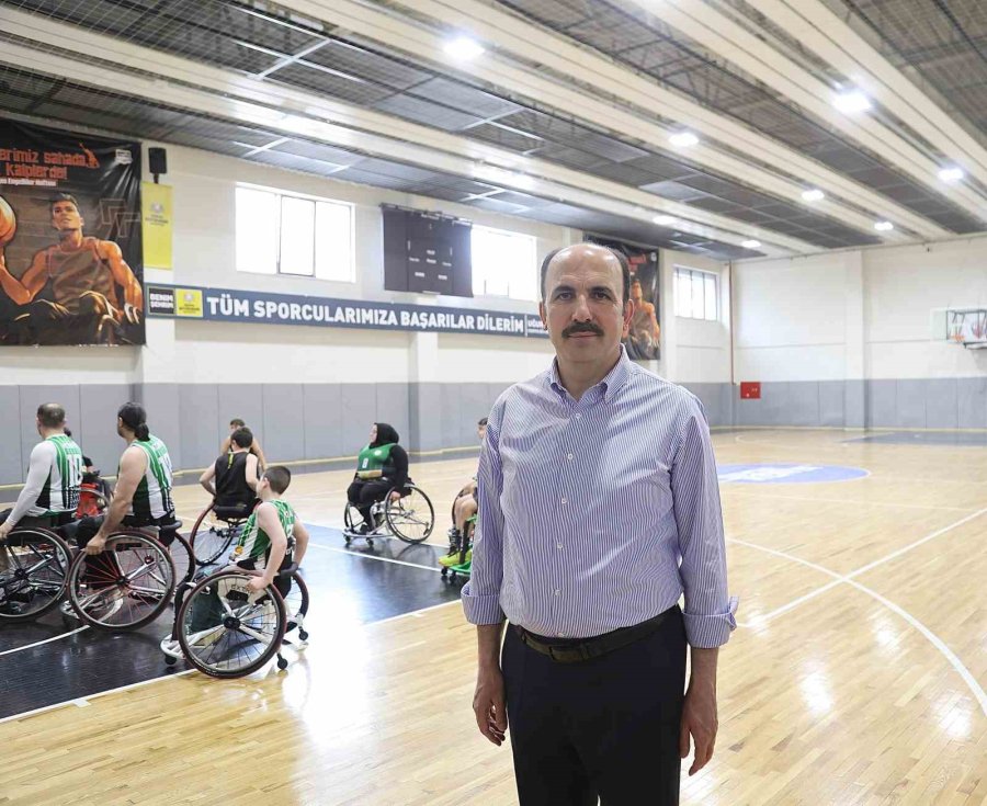 Başkan Altay Tekerlekli Sandalyeye Oturdu, Engelli Basketbolcularla Maç Yaptı