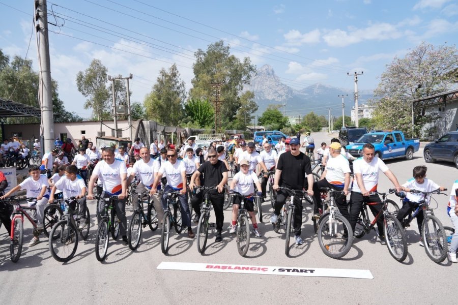 Başkan Kotan Konyaaltılılar İle Bisiklet Sürdü