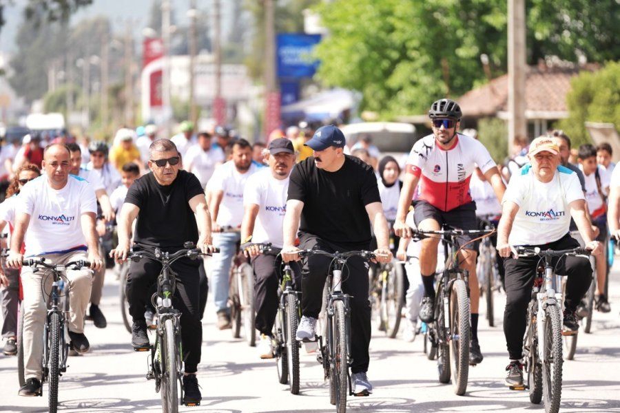 Başkan Kotan Konyaaltılılar İle Bisiklet Sürdü