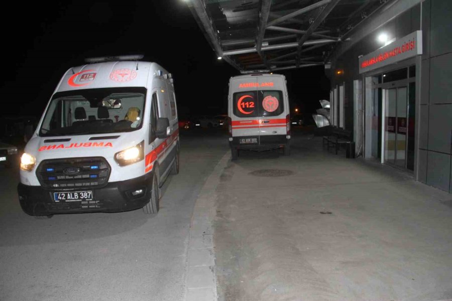 Parkta Gençler Arasında Çıkan Bıçaklı Kavgada 1 Kişi Yaralandı