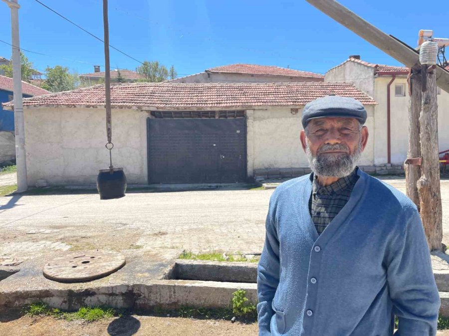 Köylü 100 Yıldır Su İhtiyacını Bu Kuyudan Karşılıyor