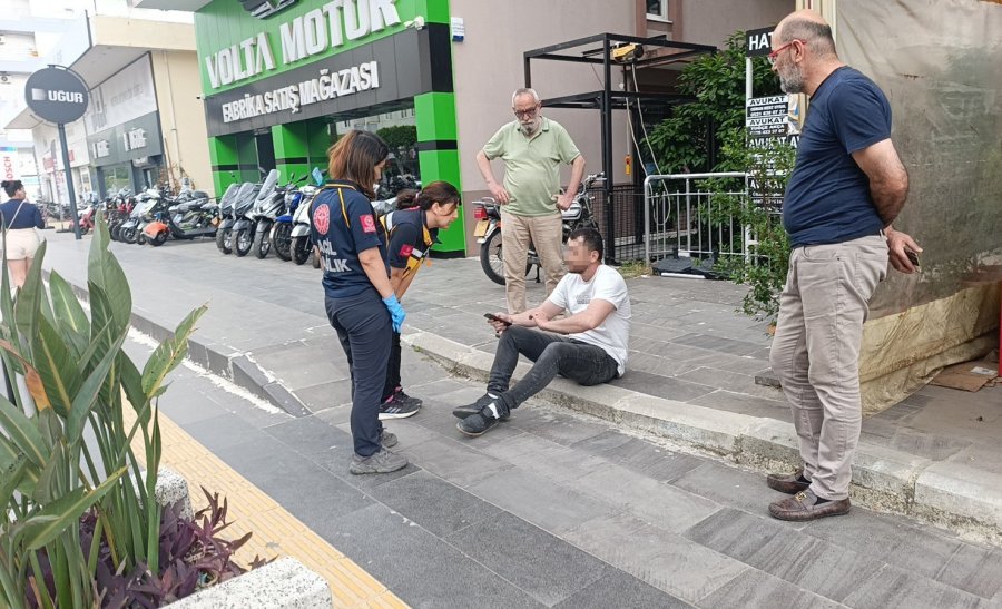 Kafasını Çöp Konteynerine Çarptı, Kimse Hastaneye Gitmeye İkna Edemedi