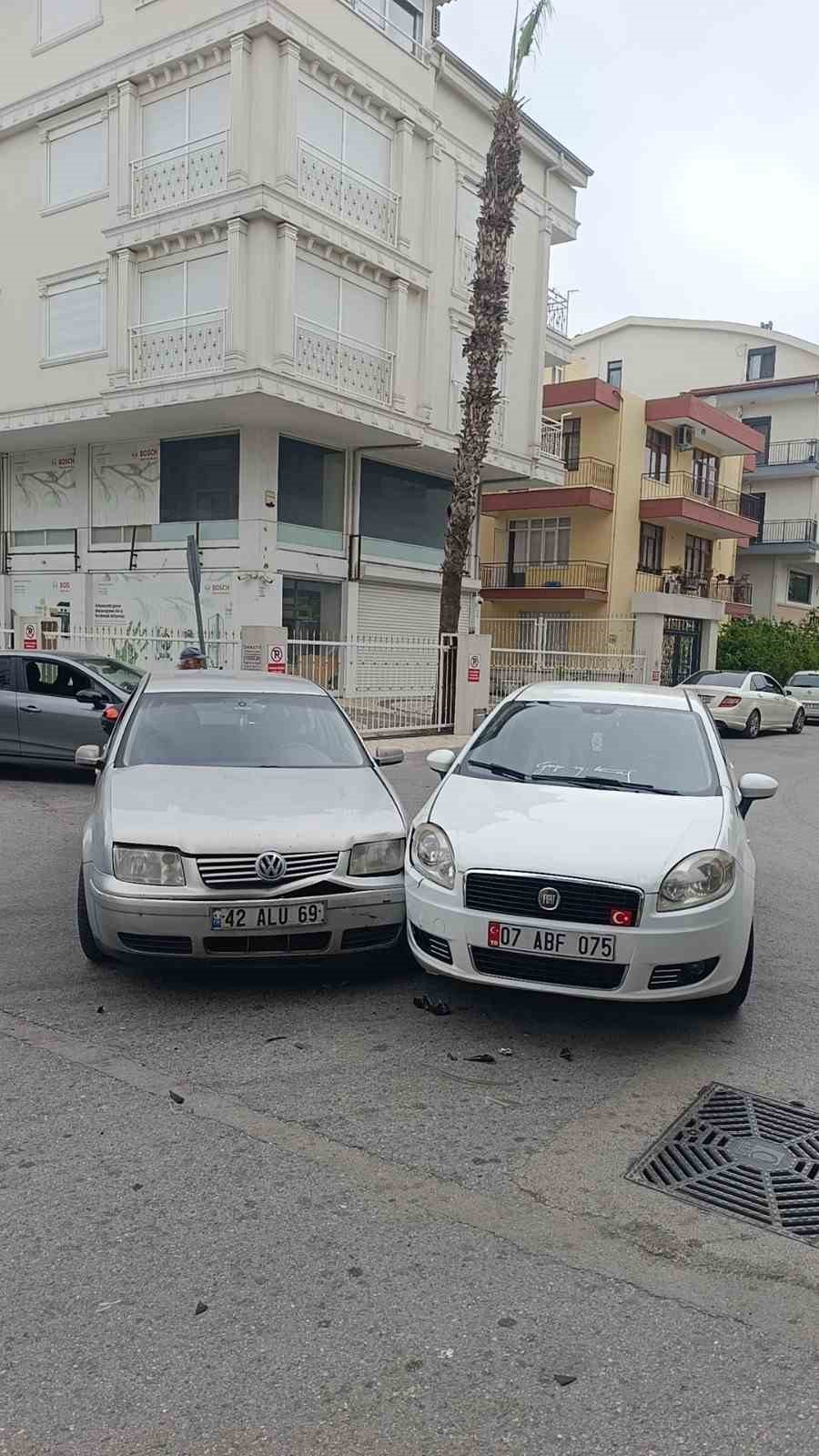 ’dur’ Tabelasını Kapatan Kamyonet Kazaya Neden Oldu