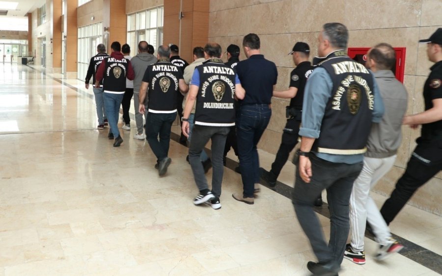 Filolardan Kiraladıkları Araçları ‘araç Devir Vaadi Sözleşmesi’ İle Satarak Yüzlerce Kişiyi Dolandırmışlar