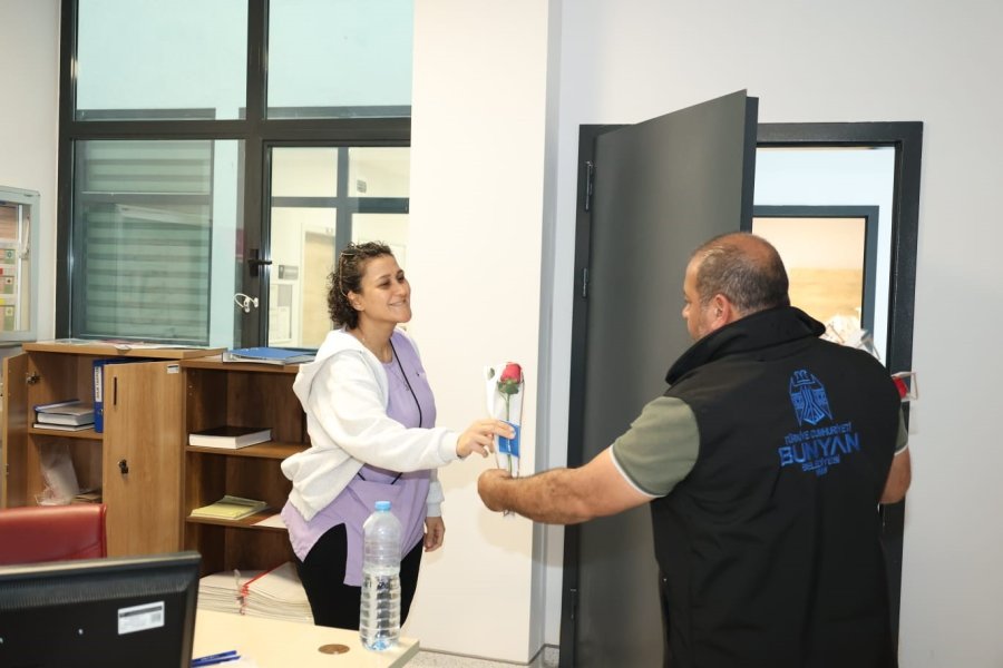 Başkan Metin’den Hemşirelere Anlamlı Jest