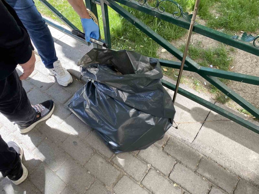 Eskişehir’de Temizlik Görevlileri, Çöp Yerine Tabanca Topladı