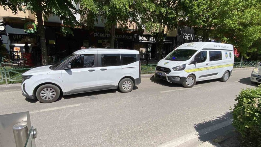 Eskişehir’de Temizlik Görevlileri, Çöp Yerine Tabanca Topladı