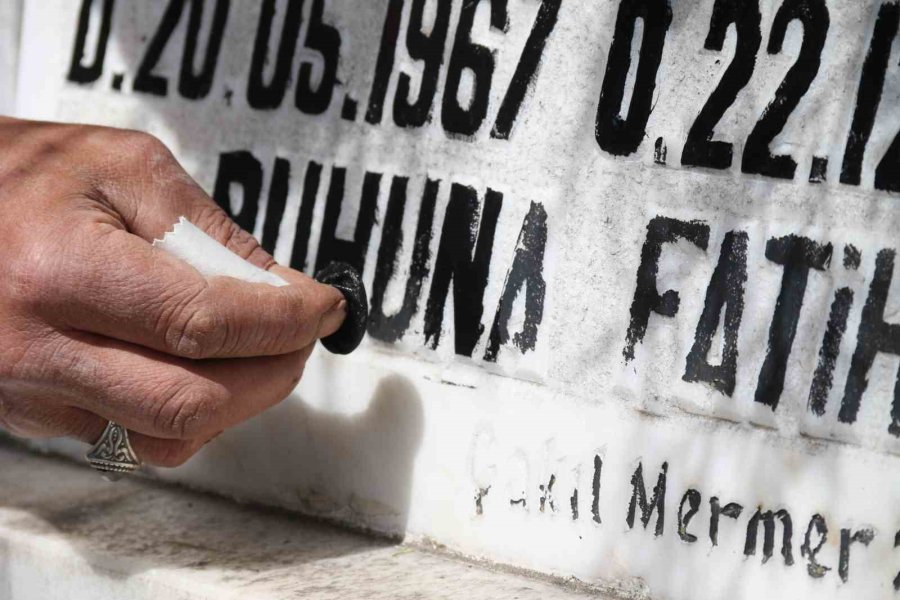 300 Mezara Gözü Gibi Bakıyor, Avrupa’dan Müşterileri Var