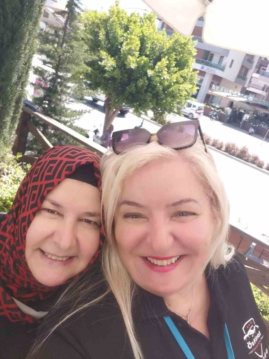 Azmiyle 56 Yaşında Ehliyeti Aldı, Herkese Örnek Oldu