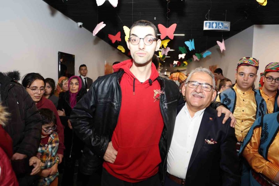 Başkan Büyükkılıç, Engelliler İçin Özel Hizmetleri Sıraladı