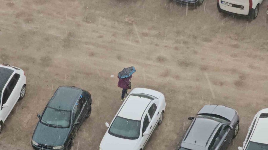 Sağanak Bastırdı, Vatandaşlar Ne Yapacağını Şaşırdı