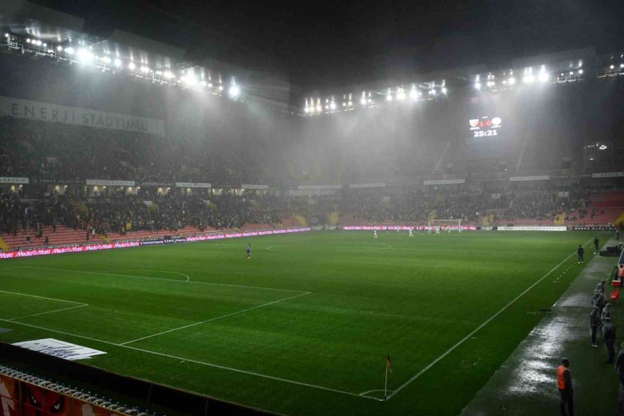 Trendyol Süper Lig: Kayserispor: 2 - Antalyaspor: 1 (ilk Yarı)