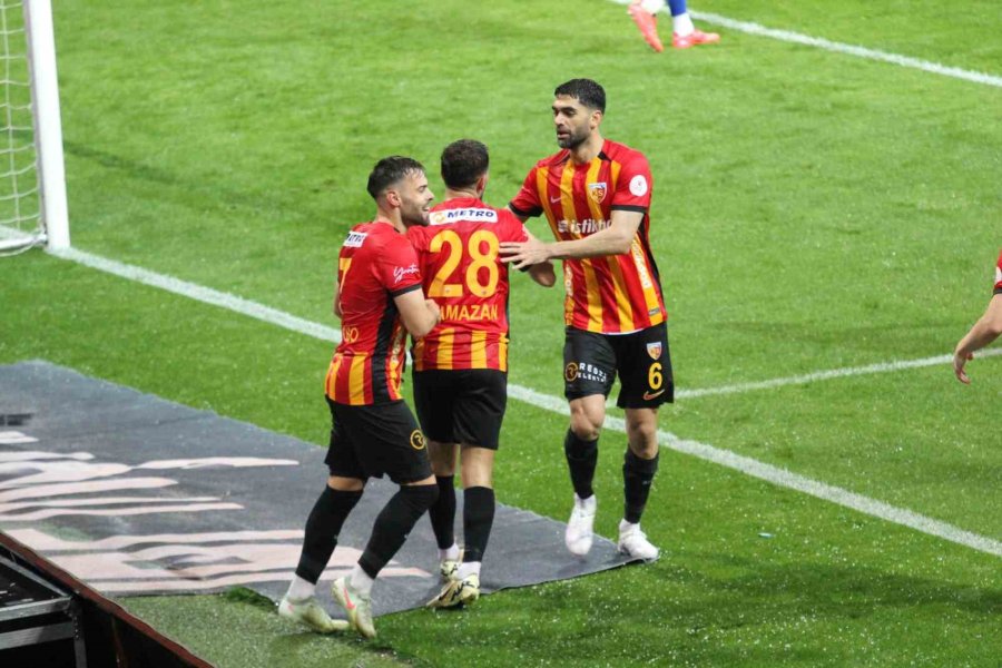 Trendyol Süper Lig: Kayserispor: 2 - Antalyaspor: 1 (ilk Yarı)