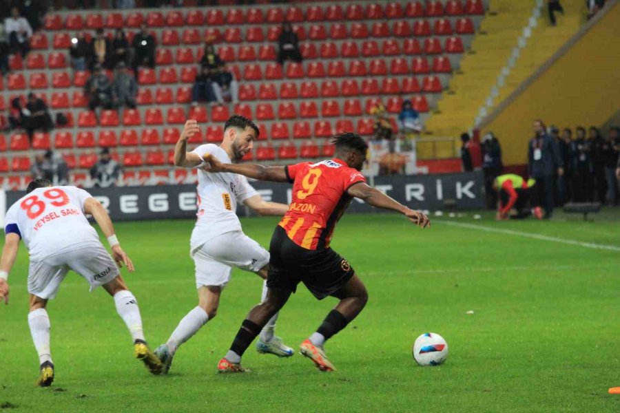 Trendyol Süper Lig: Kayserispor: 2 - Antalyaspor: 1 (ilk Yarı)