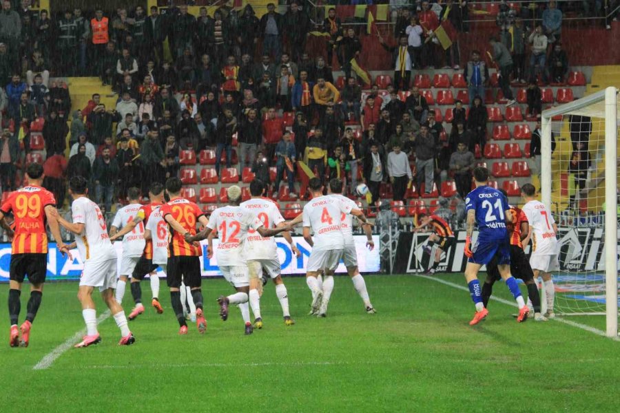 Trendyol Süper Lig: Kayserispor: 3 - Antalyaspor: 1 (maç Sonucu)