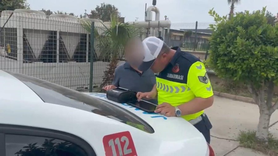 Ters Şeritten Gitti, Sürücü Belgesi Alındı Hastaneye Sevk Edildi