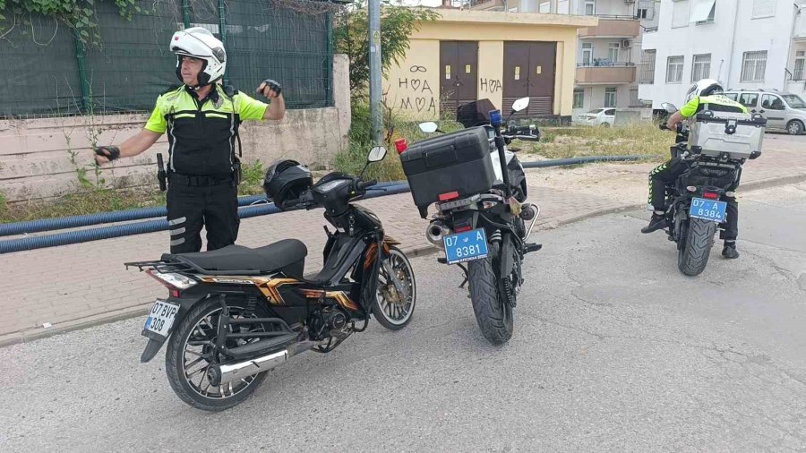 Polisin Önünde Yaptığı Akrobatik Hareketler Pahalıya Maloldu