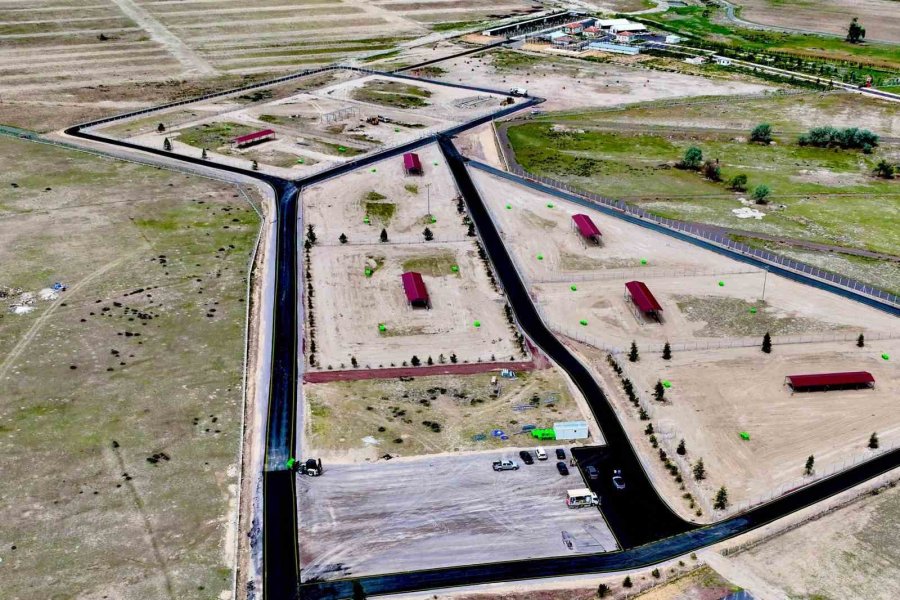 Niğde Sahipsiz Hayvanlar Doğal Yaşam Alanı’nda Çalışmalar Devam Ediyor